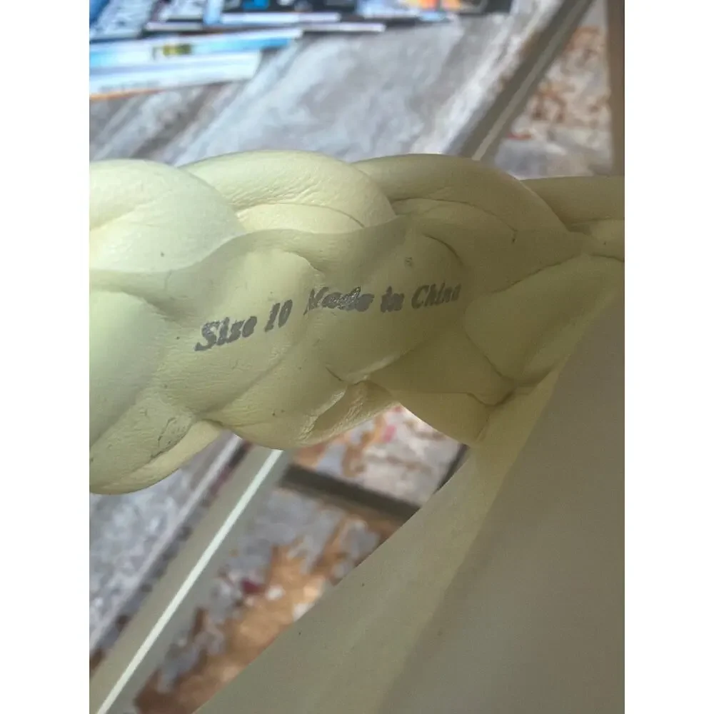 Dolce Vita Size V-PAILY  LEMON CREAM STELLA SANDALS Size: 10